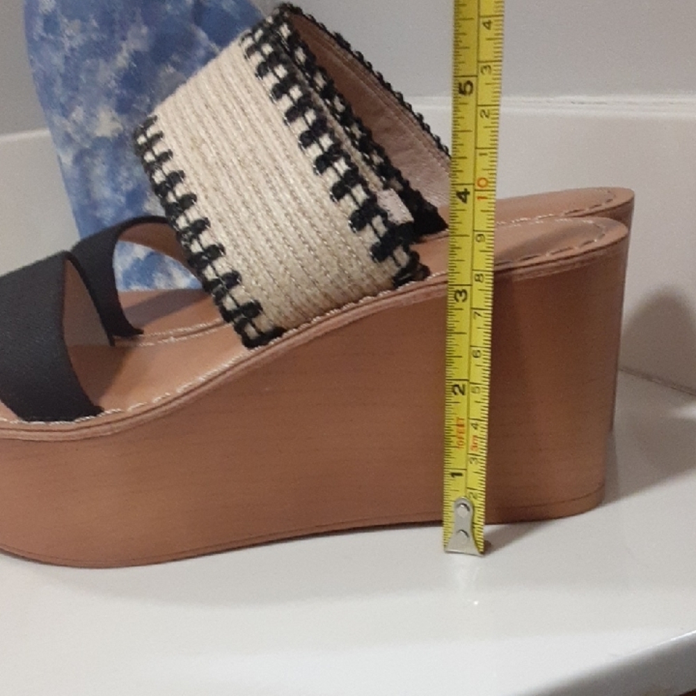 Chinese Laundry Black and Tan Wedges - Picture 2 of 11